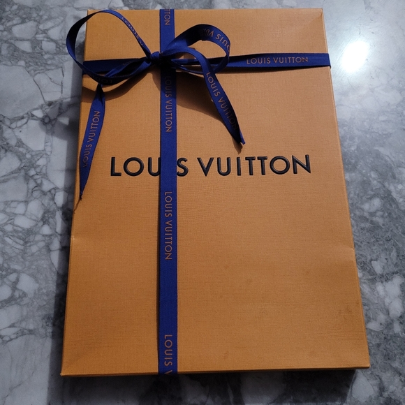 SOLD Neverfull Pouch with Inclusions- Epi Noir - Picture 5 of 16